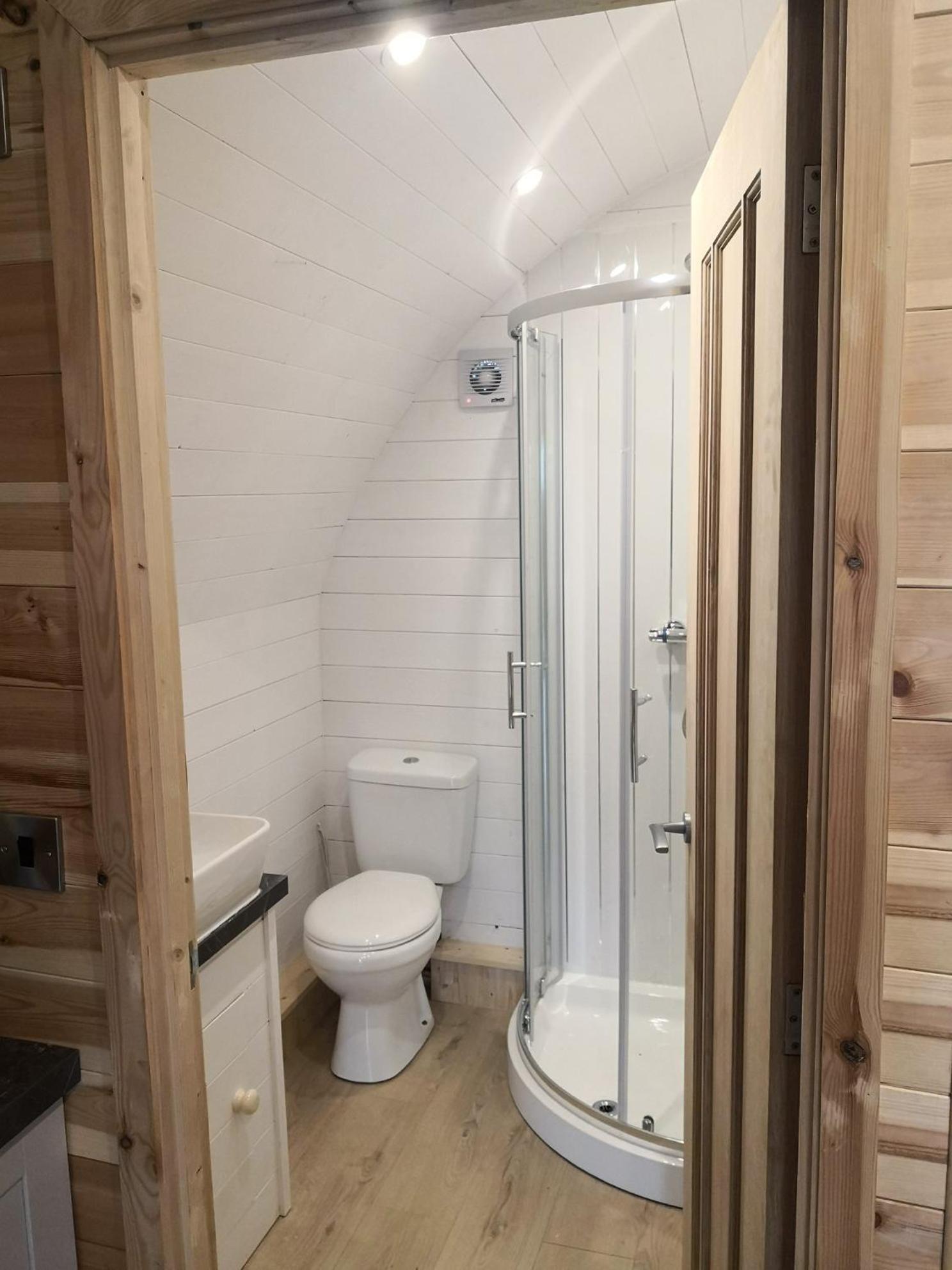Pond View Pod 1 With Outdoor Hot Tub - Fife - Loch Leven - Lomond Hills Villa Kelty Bagian luar foto