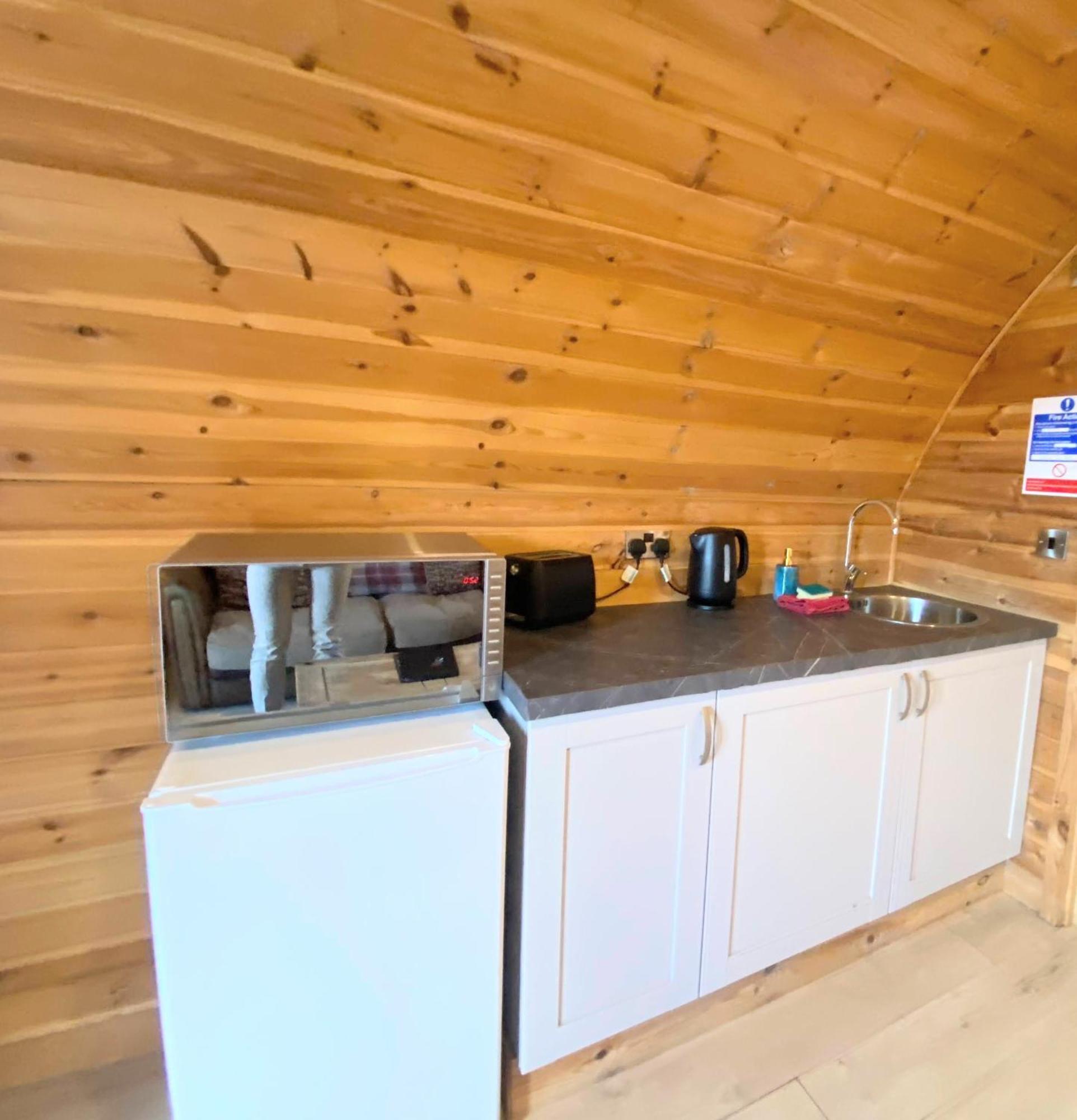 Pond View Pod 1 With Outdoor Hot Tub - Fife - Loch Leven - Lomond Hills Villa Kelty Bagian luar foto