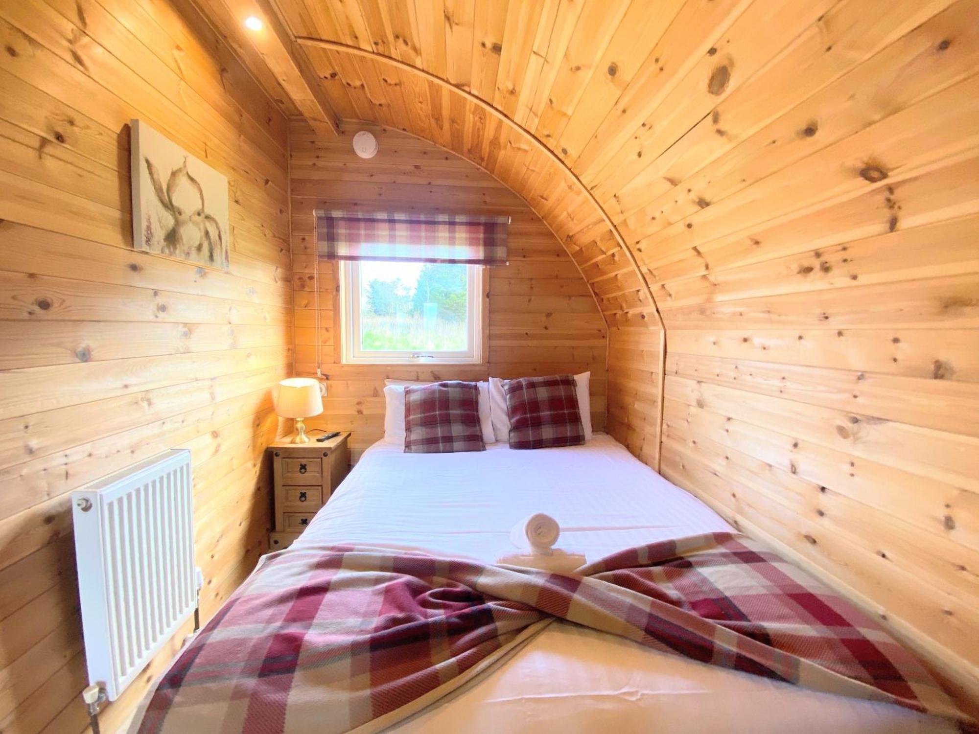 Pond View Pod 1 With Outdoor Hot Tub - Fife - Loch Leven - Lomond Hills Villa Kelty Bagian luar foto