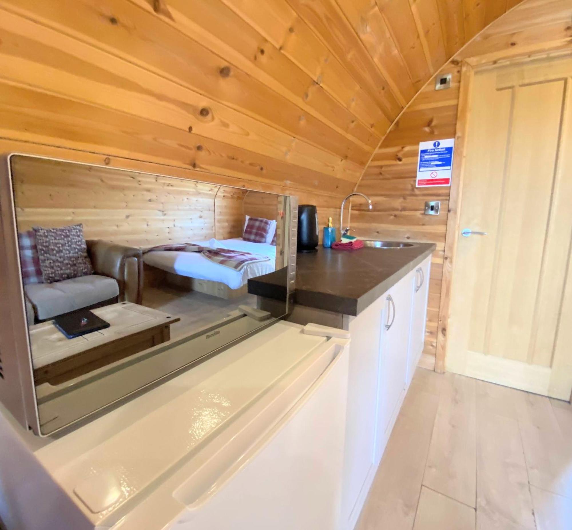 Pond View Pod 1 With Outdoor Hot Tub - Fife - Loch Leven - Lomond Hills Villa Kelty Bagian luar foto